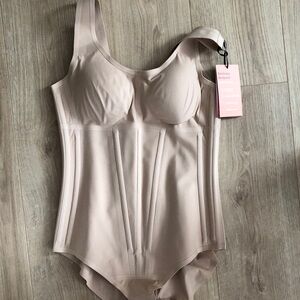HONEYLOVE - Boldness contouring Bodysuit - size M - NWT